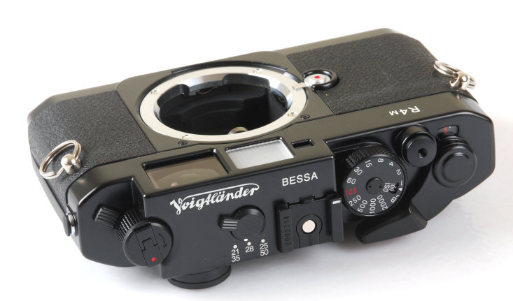 Кроме того, прекращается выпуск объективов Voigtlander Super Wide-Helliar 15mm f/4.5 Asph II