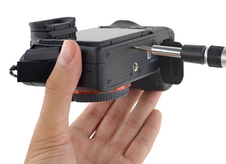 Ремонтопригодность камеры Sony a7R II оценена в четыре балла из десяти